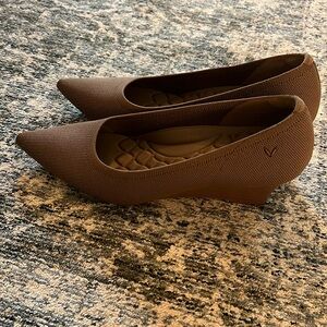 Vivaia Pointed-Toe Wedge (Aria Wedge Pro) - never worn!